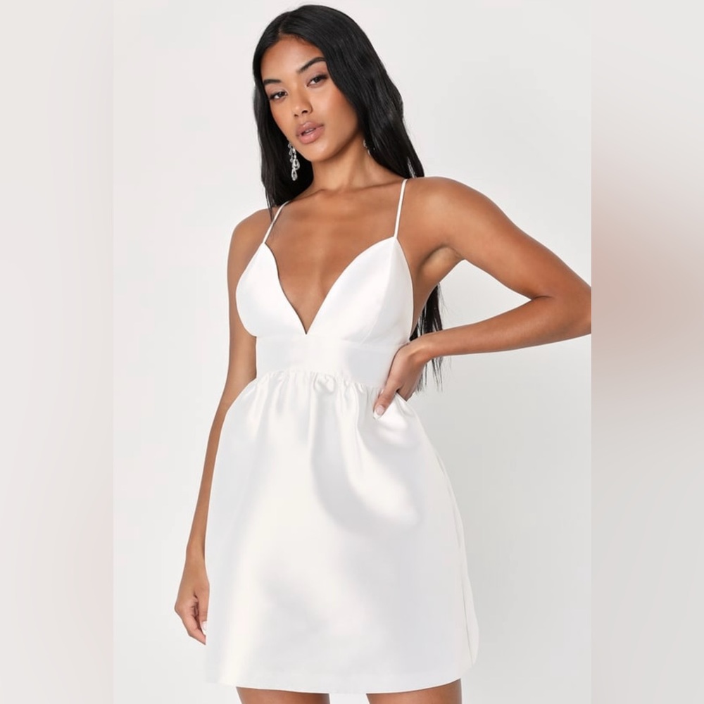 NWT Lulu’s White Taffeta V-neck Skater Mini Dress